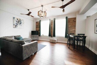 Building Photo - 915 Franklin St