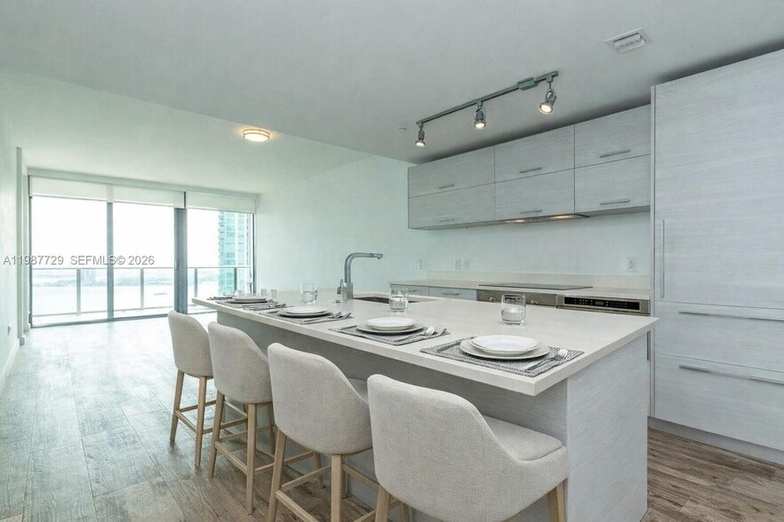 Building Photo - 650 NE 32nd St