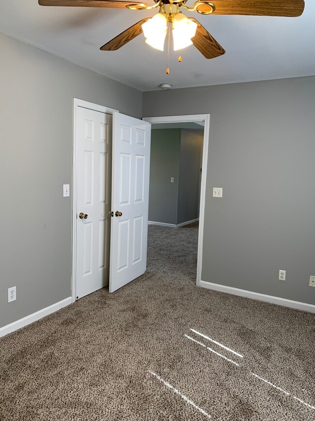 Building Photo - Prime Location! Beautiful 3Br/2 BA Just Minutes from Post!?