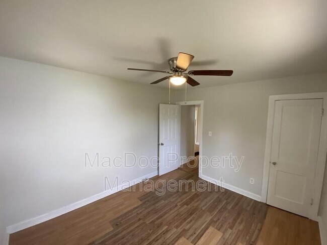 Building Photo - 119 Gibson St