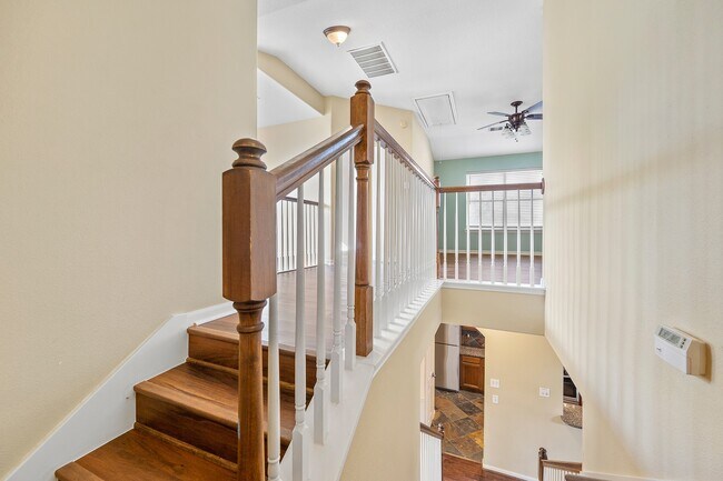 Building Photo - 10003 Lynette Falls Dr