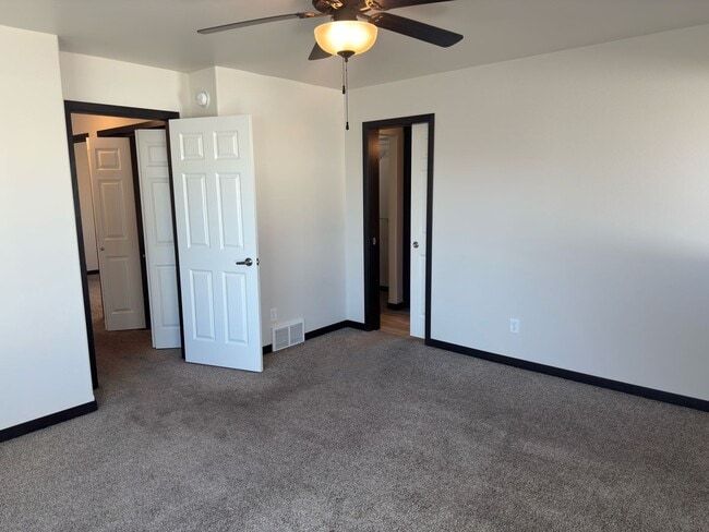Building Photo - 4 Bed 3 Bath Single Family Home