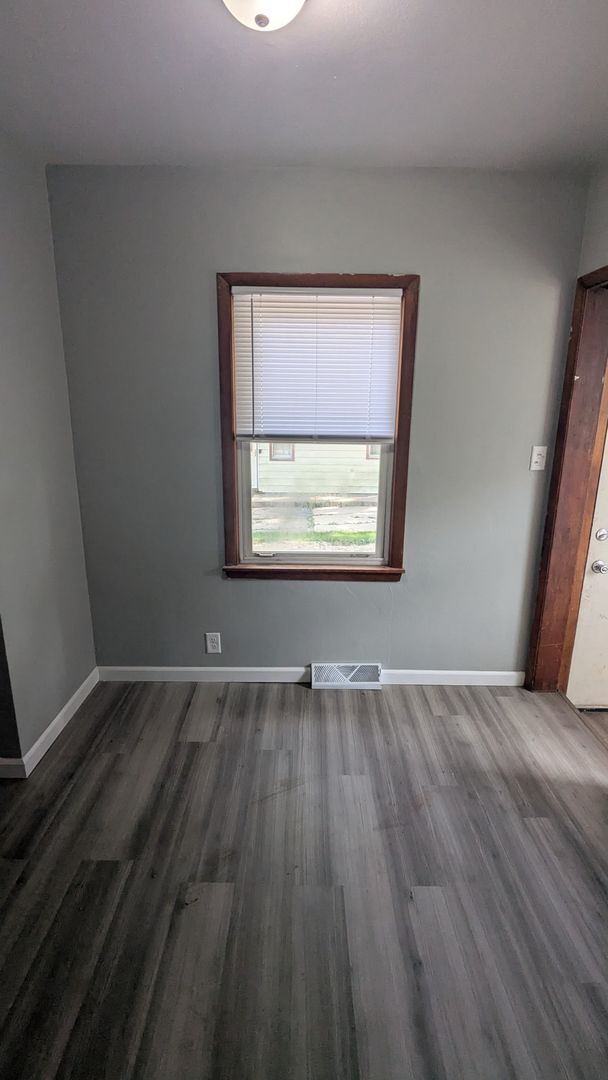 Building Photo - 2 bedroom, 1 bath house