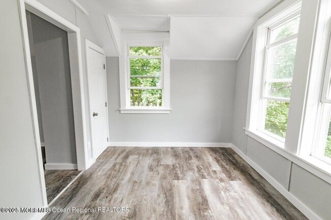 Building Photo - 306 Henley Ave