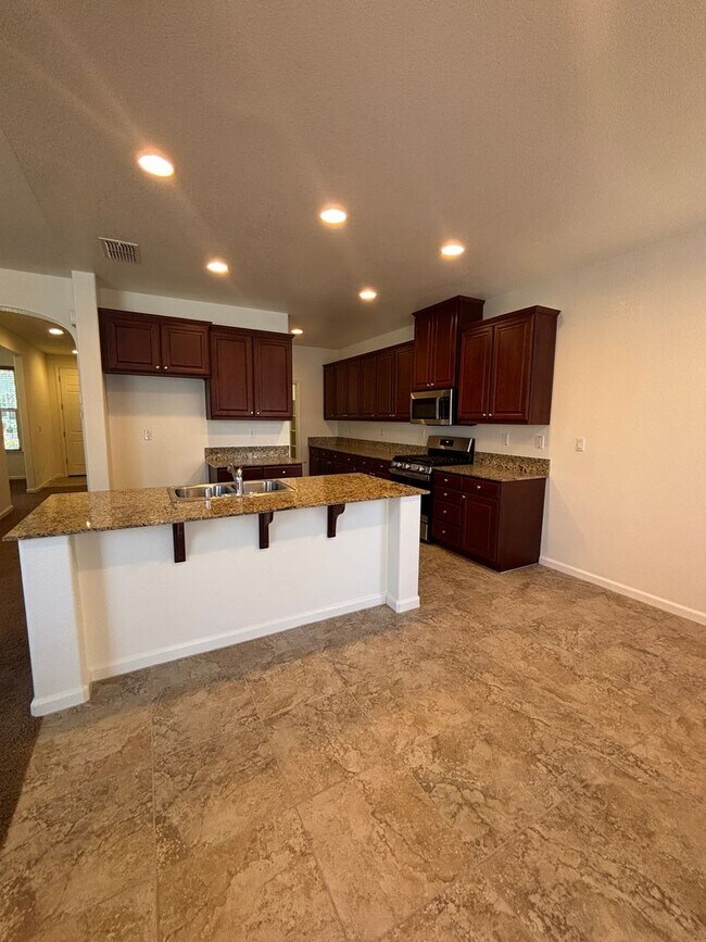 Building Photo - West Roseville Solar! 3 Bedroom, Plus den/...