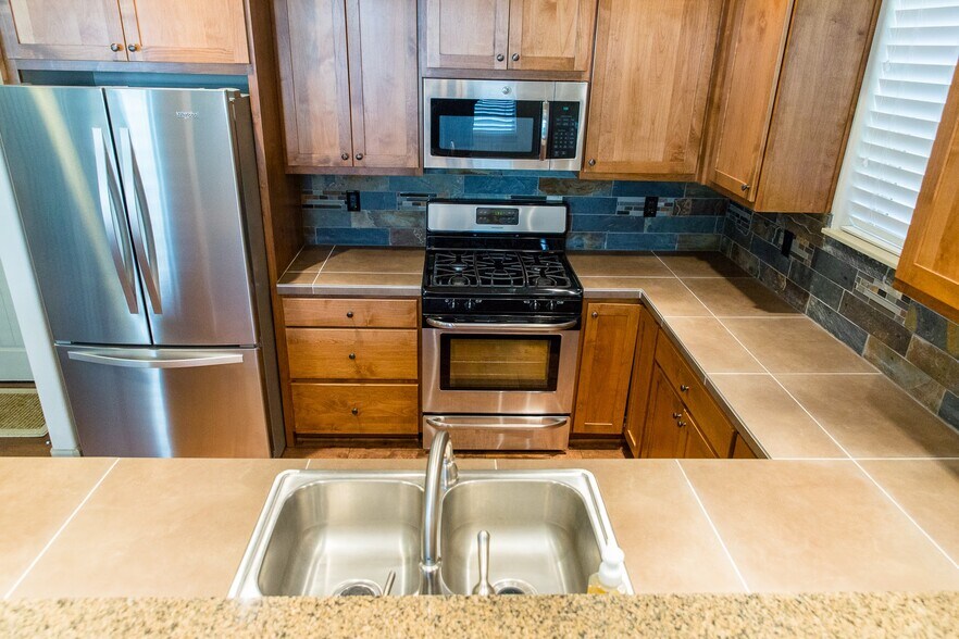 Kitchen - 263 NE 66th Ave