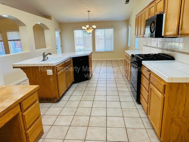 Building Photo - 2012 Riverview Dr