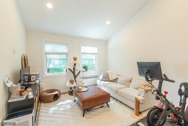Building Photo - 376 Claremont Ave