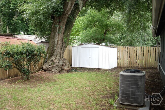 Building Photo - 19 Quail Forest Dr