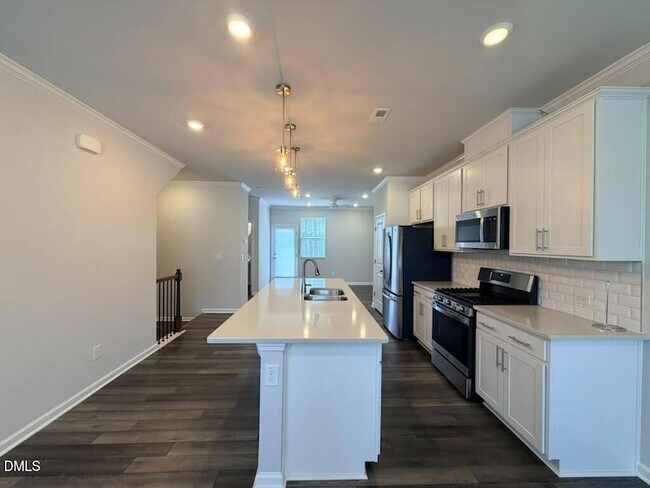 Building Photo - 451 Carolina Spgs Blvd