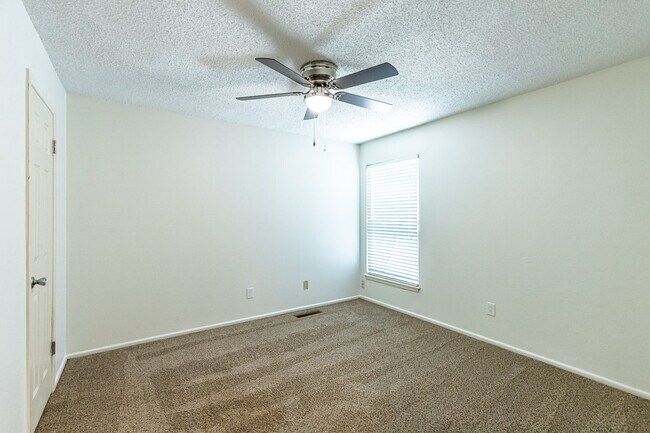 Building Photo - 1/2 Off 1st months rent