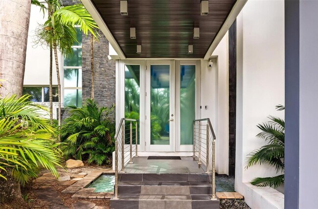 Building Photo - 300 Royal Plaza Dr