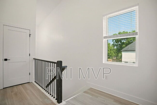 Building Photo - 92 E Innis Ave