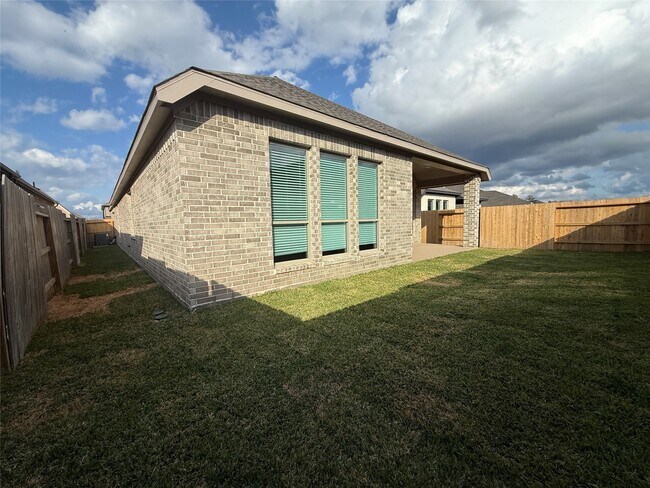 Building Photo - 42615 Mystery Ln