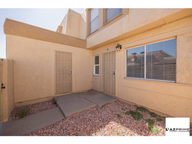 Building Photo - Discover Comfort and Convenience in this C...