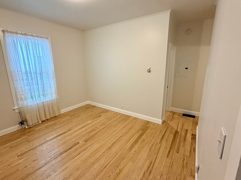 Building Photo - 11 Spring St