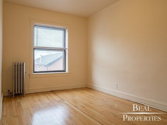 Building Photo - 1 bedroom in CHICAGO IL 60625