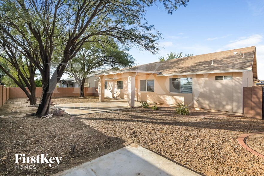 Building Photo - 9550 E Caldwell Dr