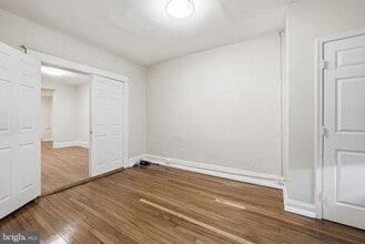 Building Photo - 711 Harvard St NW