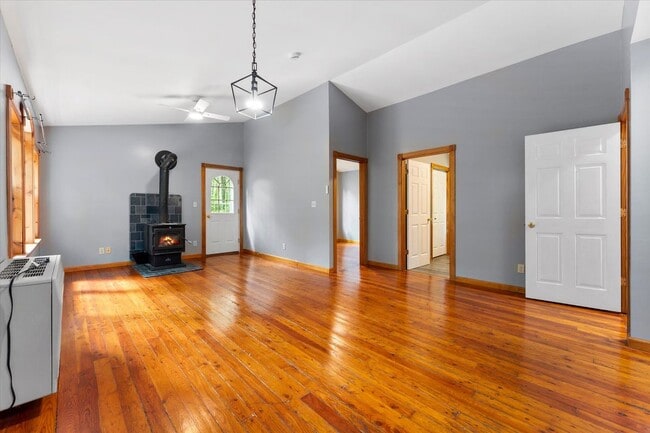 Building Photo - 37 34th St