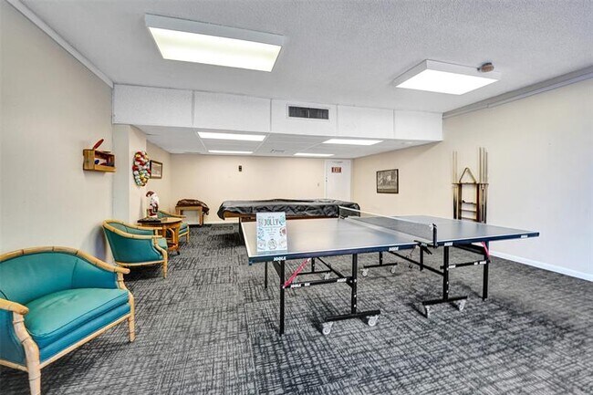 Building Photo - 1149 Hillsboro Mile