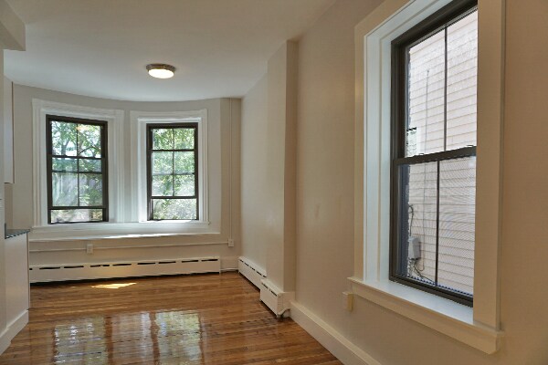 Building Photo - 102 Willow St