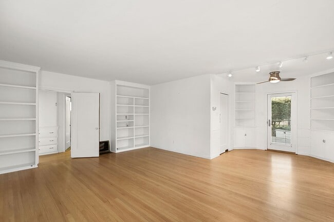 Building Photo - Downtown Davis Cottage-Available for Spring Move In