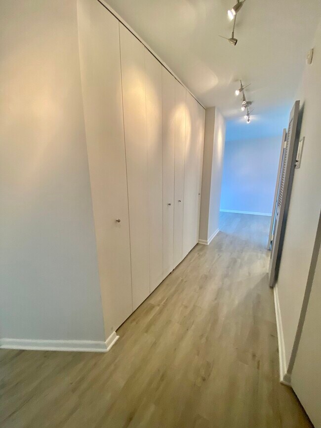 Building Photo - 155 N Harbor Dr