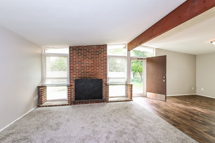 Building Photo - 790 Pebble Ln