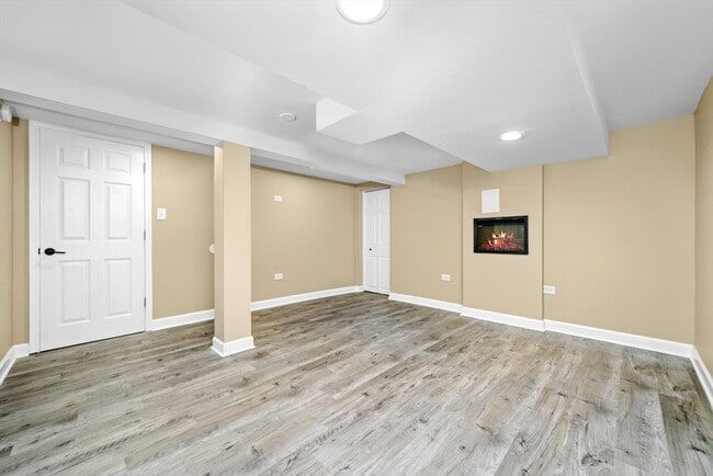 Building Photo - 14213 S Dearborn St