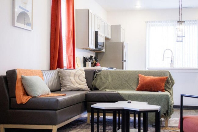 Primary Photo - 1439 N Telluride St