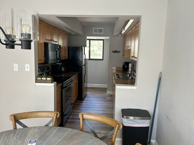 Building Photo - 137 Cordillo Pkwy