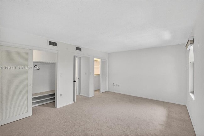 Building Photo - 1626 NE 105th St