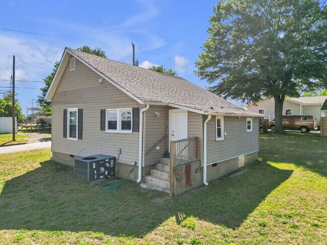 Building Photo - Cozy & Convenient 2BR, 1.5BA Greer Rental Near Downtown! $1,300/mo rent