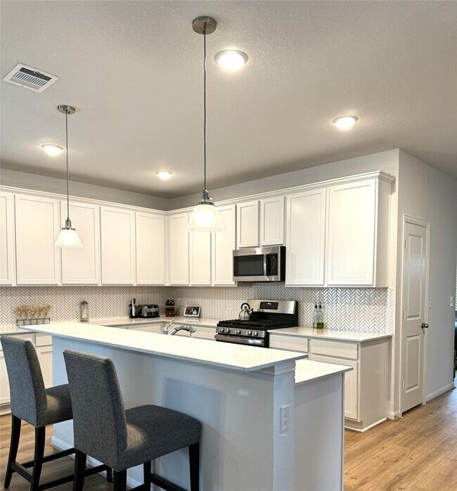 Building Photo - 553 Warlander Way