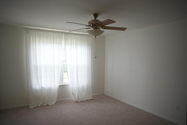 Building Photo - 22115 Pasadena Ln