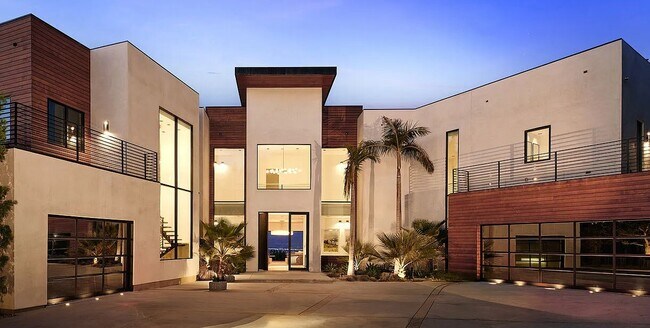 Building Photo - 13331 Mulholland Dr