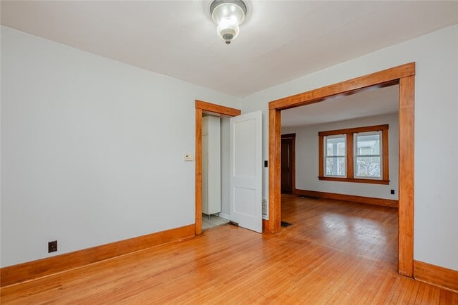 Building Photo - 81 Van Bergh Ave