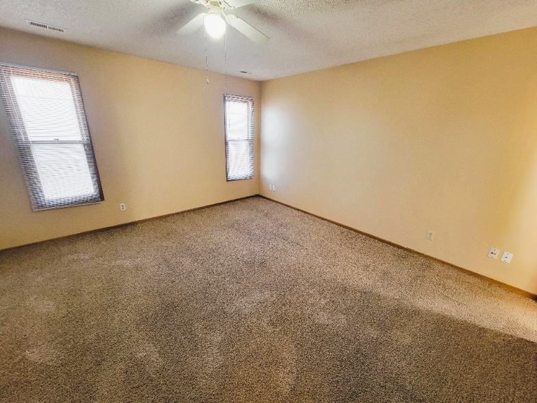 Building Photo - 2348 S Capri St