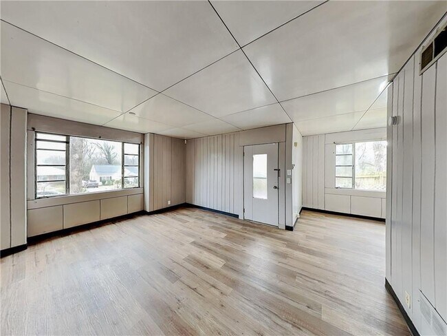 Building Photo - 832 Burchill St SW