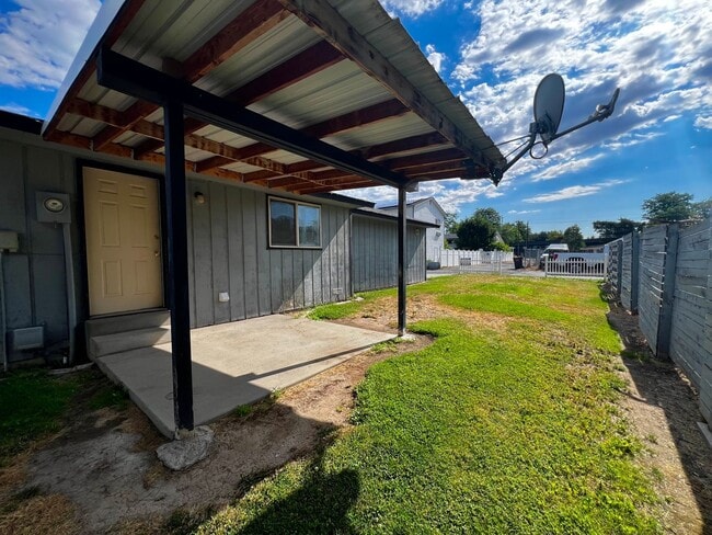Building Photo - 4802 Bonnie Ln