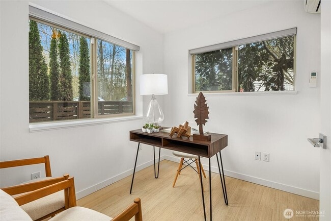 Building Photo - 3bd/2.25Ba Seattle Townhouse