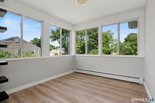 Building Photo - 92 Burwood Ave