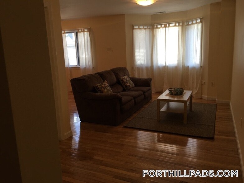 Building Photo - 66 St James St