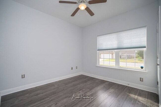 Building Photo - 8753 Bradfield Dr