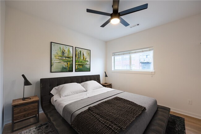 Building Photo - 300 SW 6th St