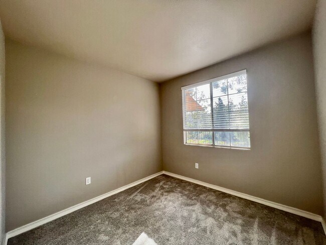 Building Photo - Charming 2B/2BA Condo with Patio and Pool Access in Carmel Mountain