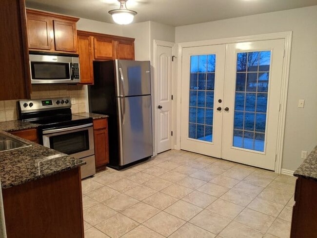 Building Photo - 3 Bedroom, 2 Bath House