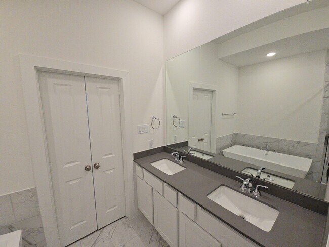 Building Photo - 16518 Amber Patina Ln
