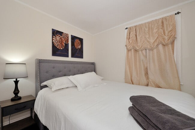 Building Photo - 199 Centre St